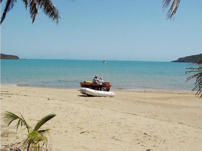 * St. Bees Island, Whitsundays QLD 4802