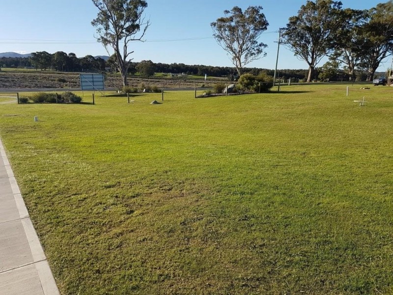 13 Joy Place, Moruya NSW 2537