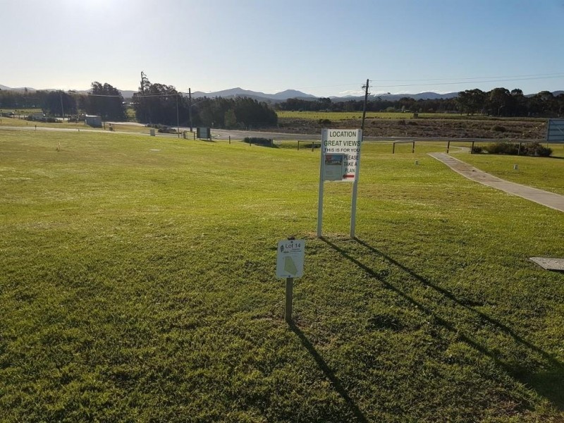 13 Joy Place, Moruya NSW 2537