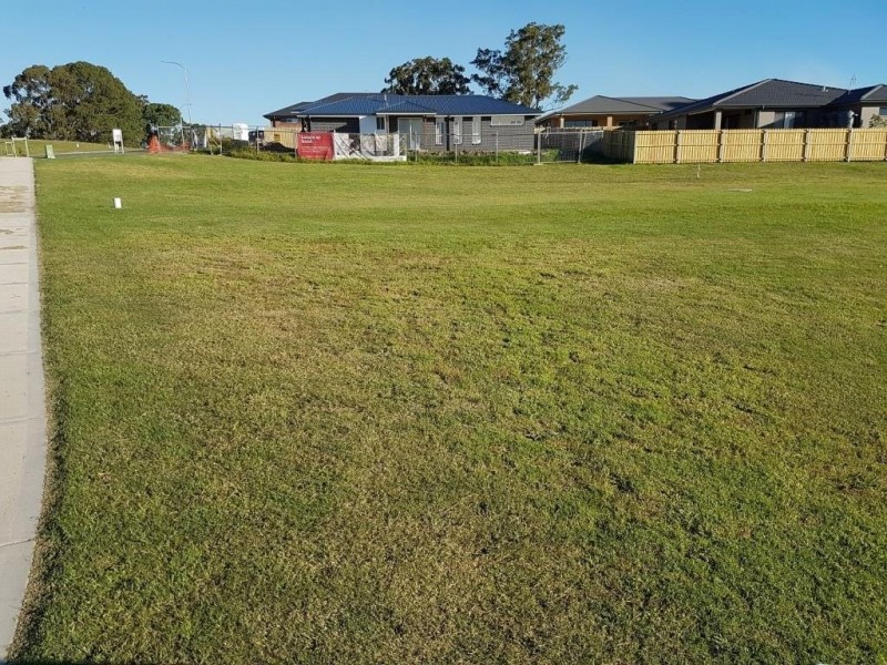 13 Joy Place, Moruya NSW 2537