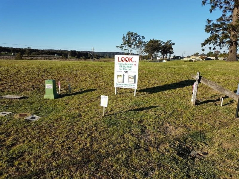 8 Dr King Close, Moruya NSW 2537