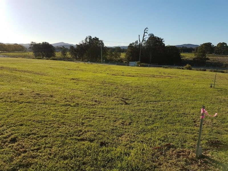 8 Dr King Close, Moruya NSW 2537