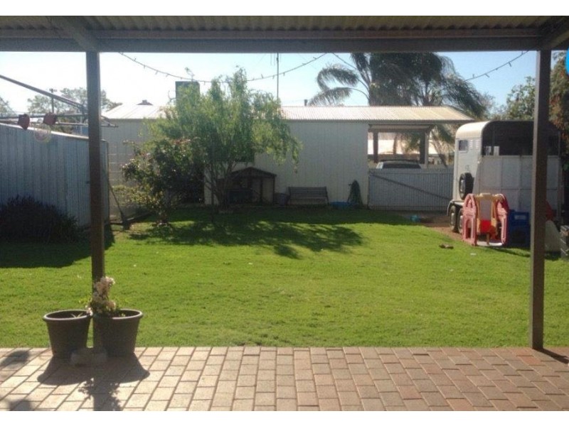 21 East Street, Parkes NSW 2870