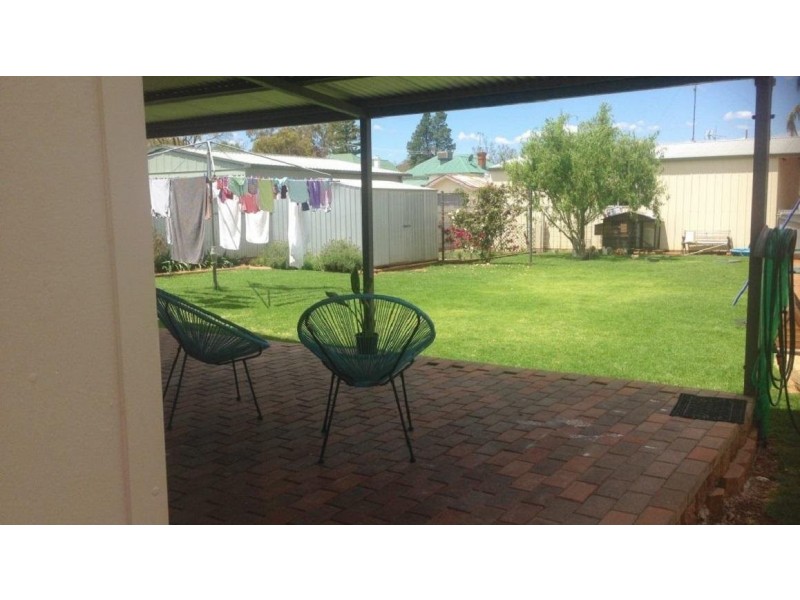 21 East Street, Parkes NSW 2870
