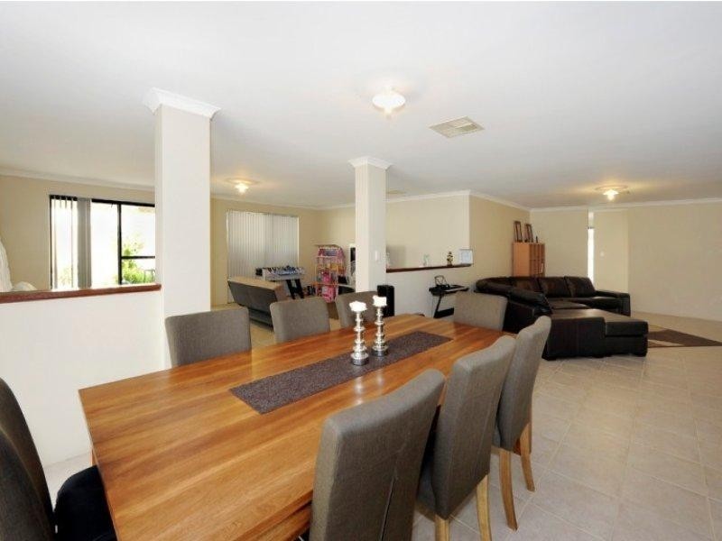 18 Albina Chase, Lakelands WA 6180