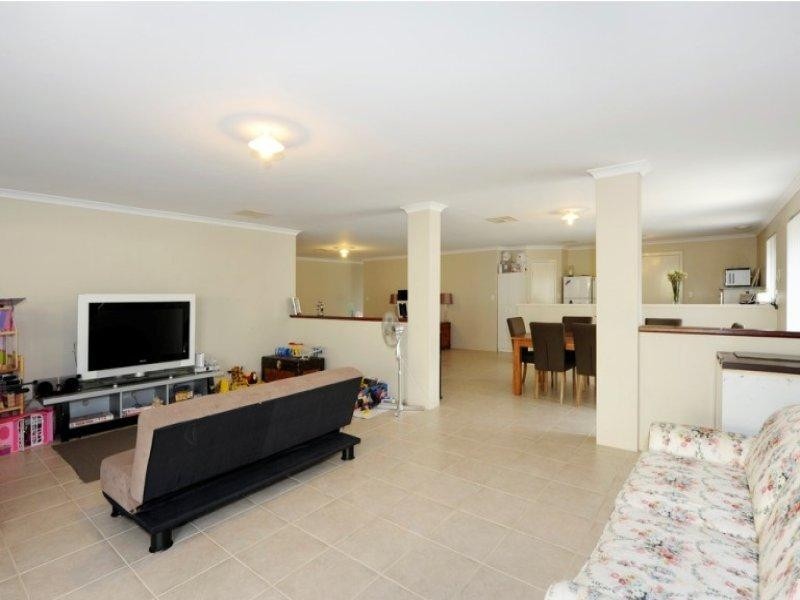 18 Albina Chase, Lakelands WA 6180