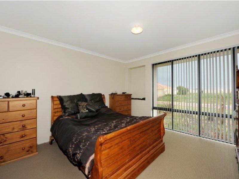 18 Albina Chase, Lakelands WA 6180