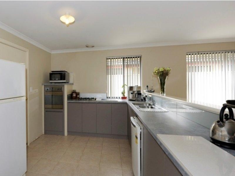 18 Albina Chase, Lakelands WA 6180