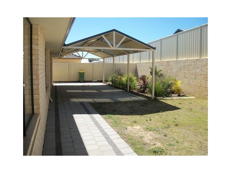 18 Albina Chase, Lakelands WA 6180