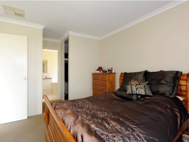 18 Albina Chase, Lakelands WA 6180