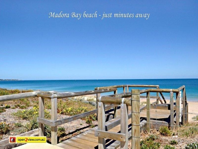 18 Albina Chase, Lakelands WA 6180