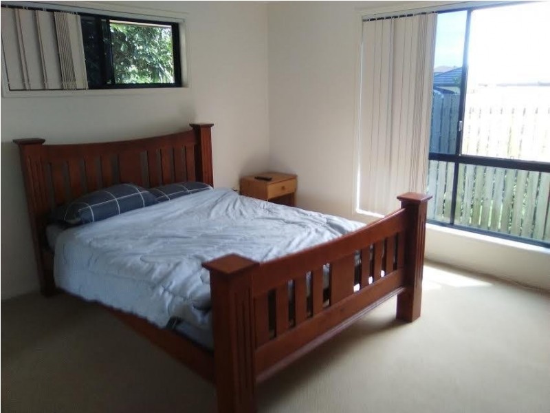 18 Toppers Drive, Coral Cove QLD 4670