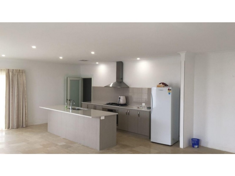 2 Seeana Pass, Halls Head WA 6210