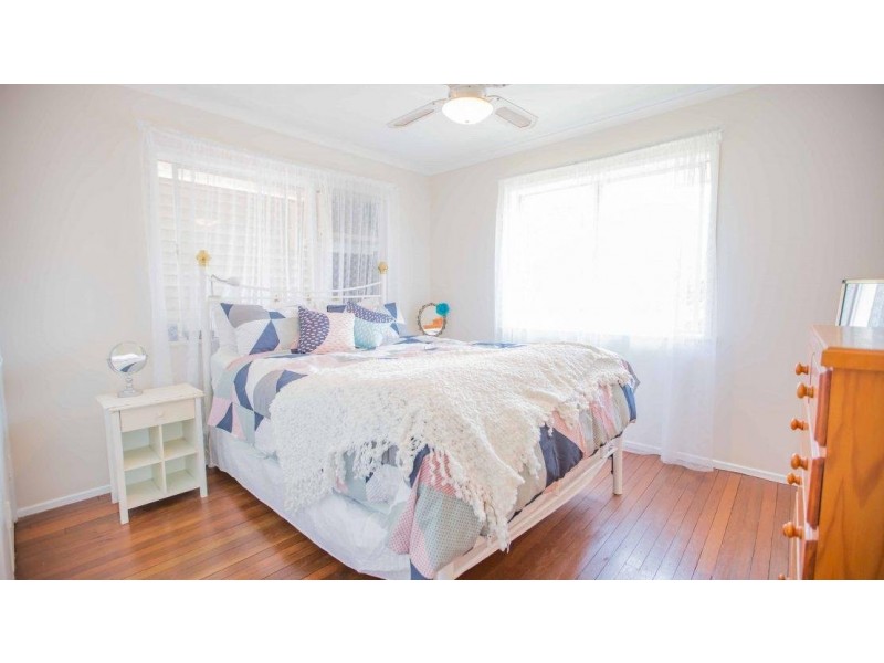 16 Bourke Street, Brassall QLD 4305