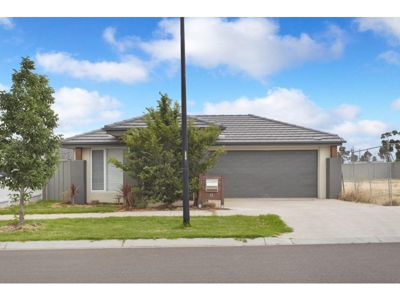 11 Flora Grove, Kurunjang VIC 3337