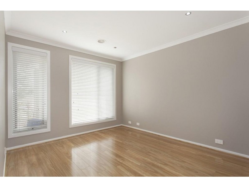 11 Flora Grove, Kurunjang VIC 3337