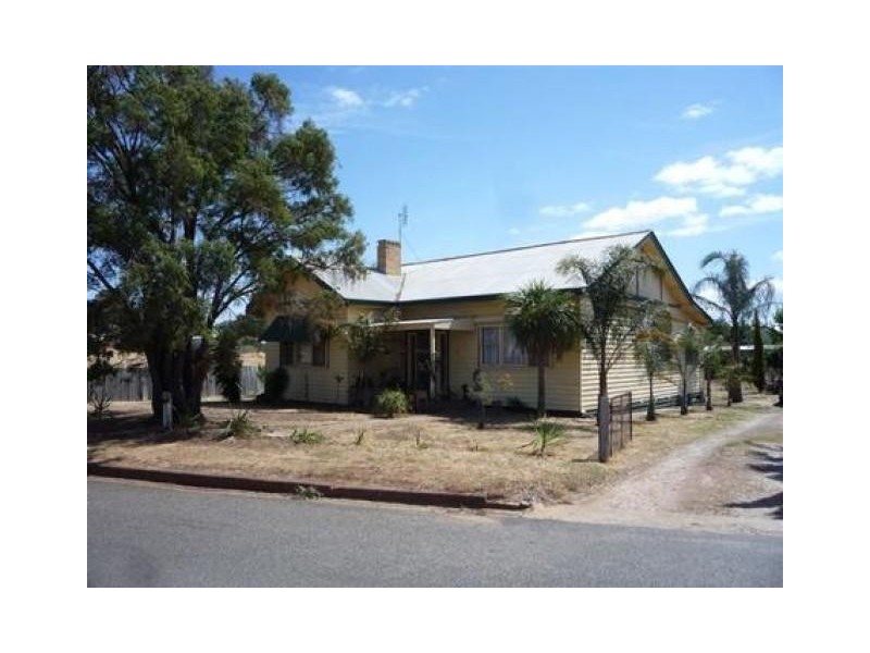 6 Canterbury Street, St Arnaud VIC 3478