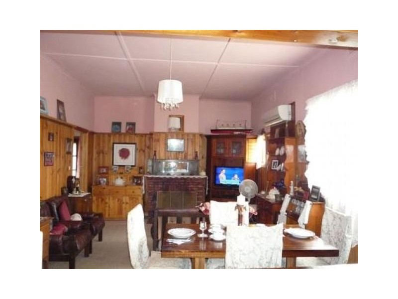 6 Canterbury Street, St Arnaud VIC 3478