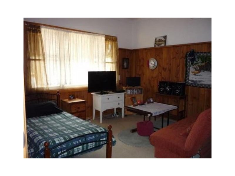 6 Canterbury Street, St Arnaud VIC 3478