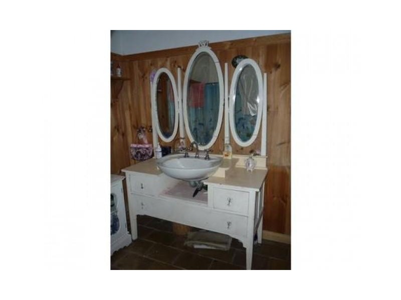 6 Canterbury Street, St Arnaud VIC 3478