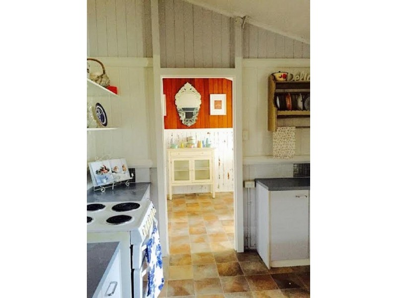 33 Mary Street, Mirani QLD 4754