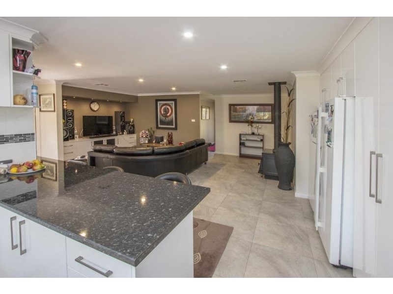 17 Harwood Road, Geographe WA 6280