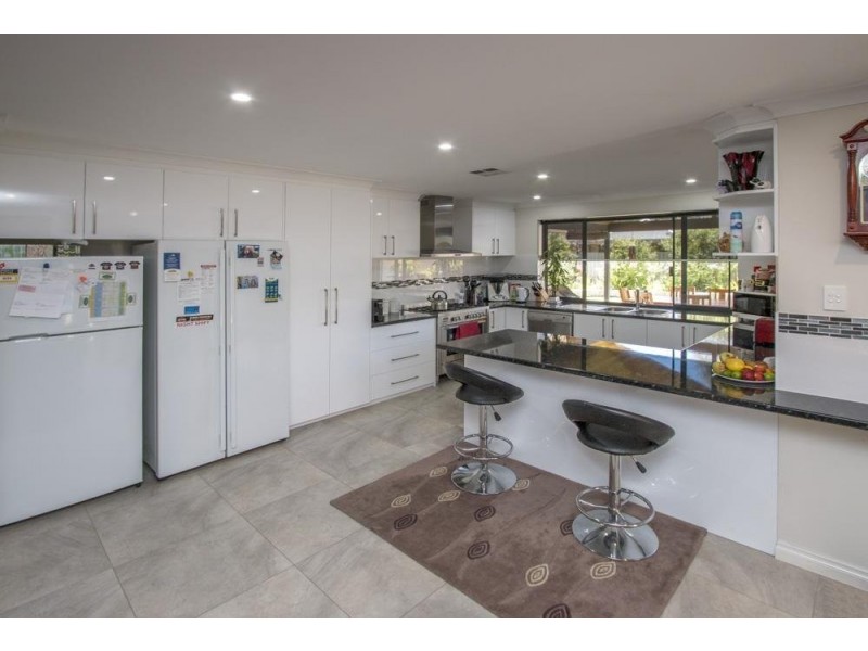 17 Harwood Road, Geographe WA 6280