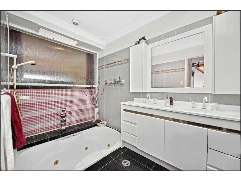 * Wills Avenue, Castle Hill NSW 2154