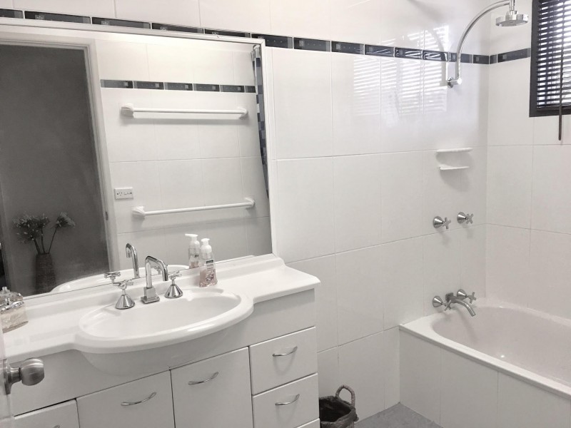 8 Mercury Street, Telina QLD 4680