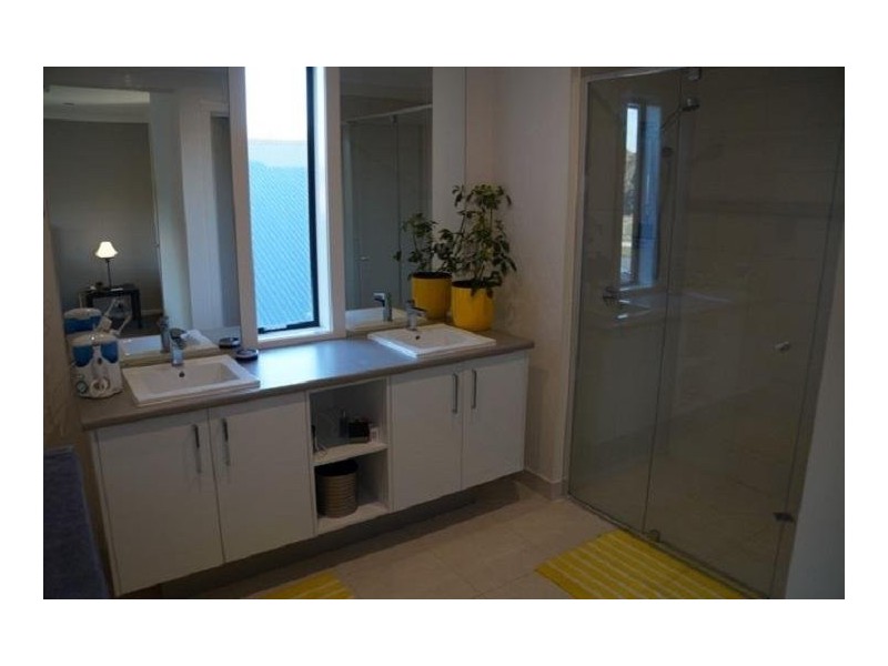 33 Swanson Blvd, Strathfieldsaye VIC 3551