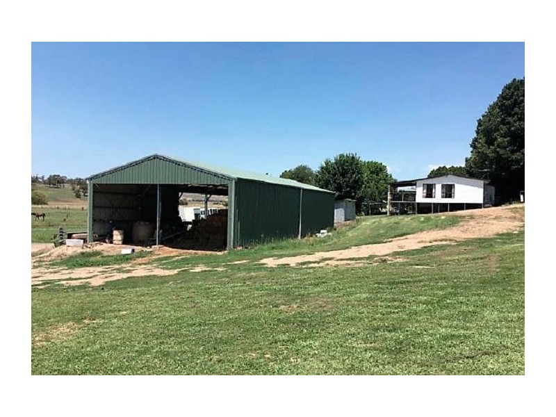 1055 Derby Street, Walcha NSW 2354