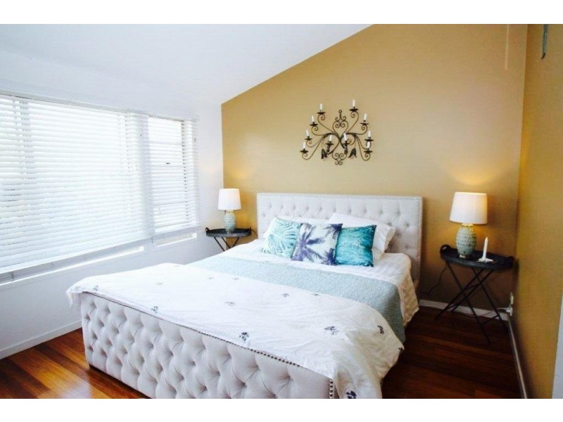 1/4 Halyard Court, Ocean Shores NSW 2483