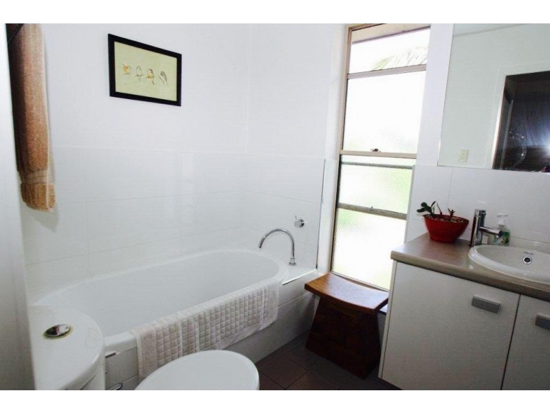 1/4 Halyard Court, Ocean Shores NSW 2483