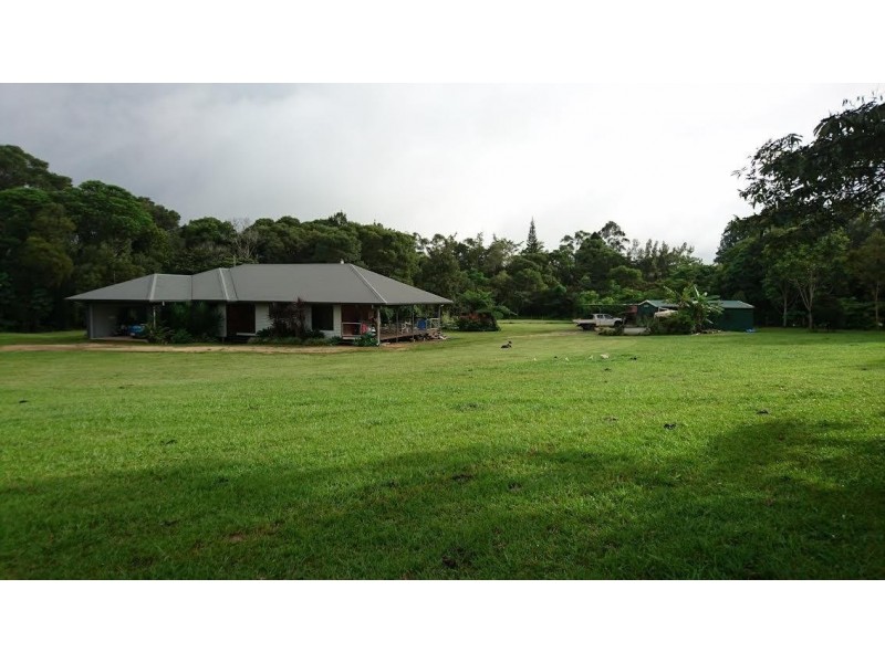 18 Ulysses Close, Lake Eacham QLD 4884
