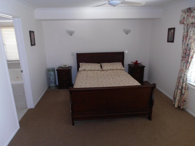 18 Christa Way, Benowa Waters QLD 4217