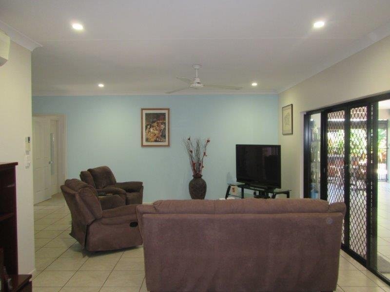 52 Tyrconnell Crescent, Redlynch QLD 4870