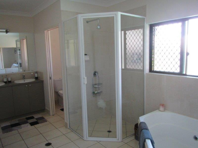 52 Tyrconnell Crescent, Redlynch QLD 4870