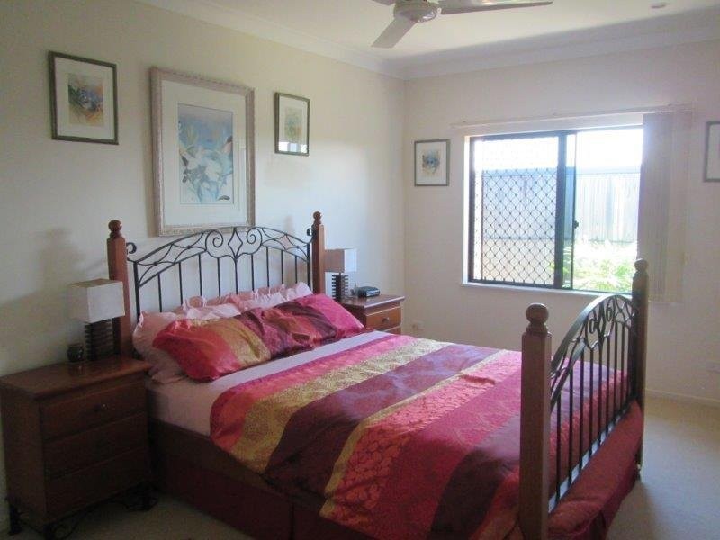 52 Tyrconnell Crescent, Redlynch QLD 4870