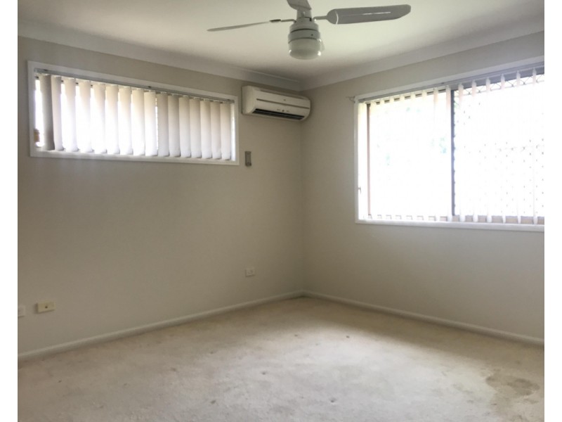 8 Hyndes Street, Wakerley QLD 4154