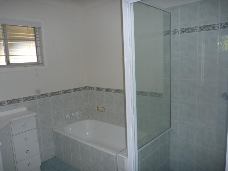 4 Christopher Street, Redland Bay QLD 4165