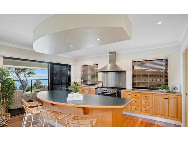 1 Cliftonville Place, Redland Bay QLD 4165