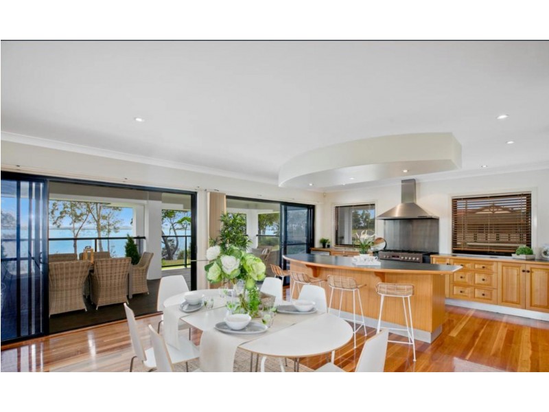 1 Cliftonville Place, Redland Bay QLD 4165