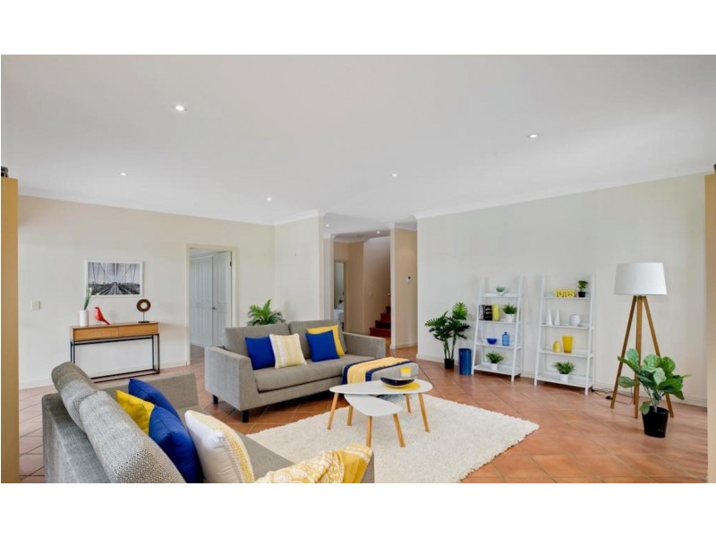 1 Cliftonville Place, Redland Bay QLD 4165