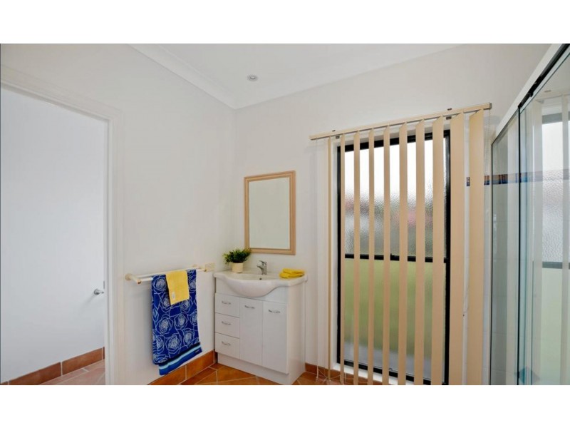 1 Cliftonville Place, Redland Bay QLD 4165