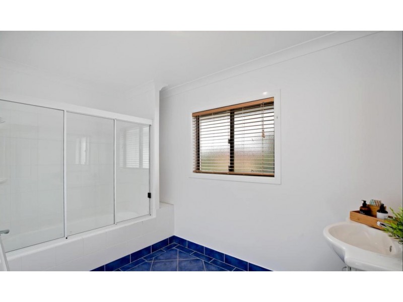 1 Cliftonville Place, Redland Bay QLD 4165