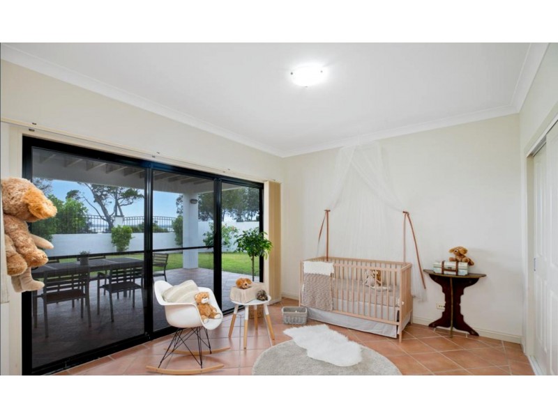 1 Cliftonville Place, Redland Bay QLD 4165