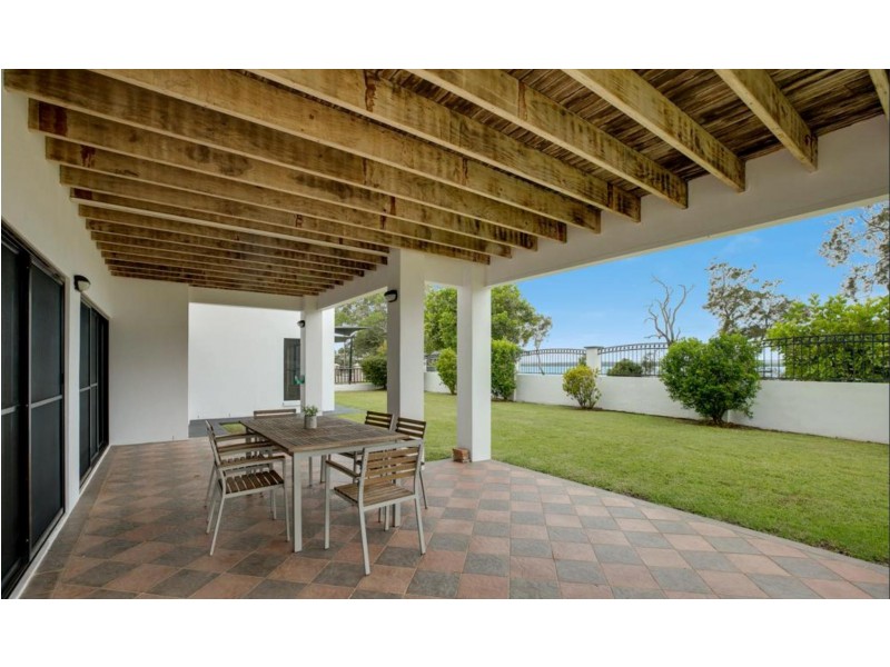 1 Cliftonville Place, Redland Bay QLD 4165