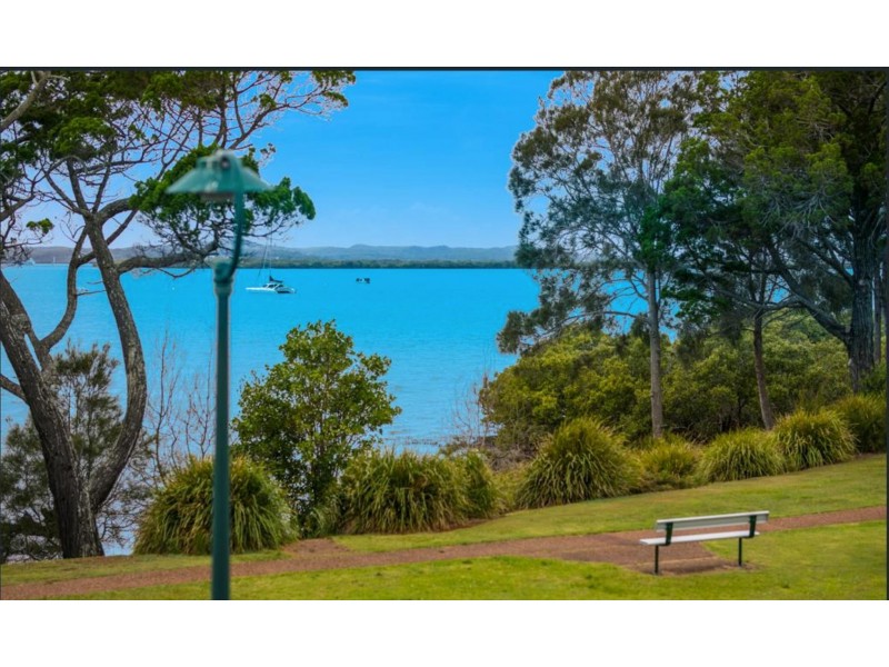 1 Cliftonville Place, Redland Bay QLD 4165