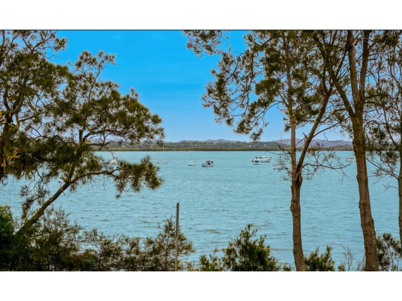 1 Cliftonville Place, Redland Bay QLD 4165