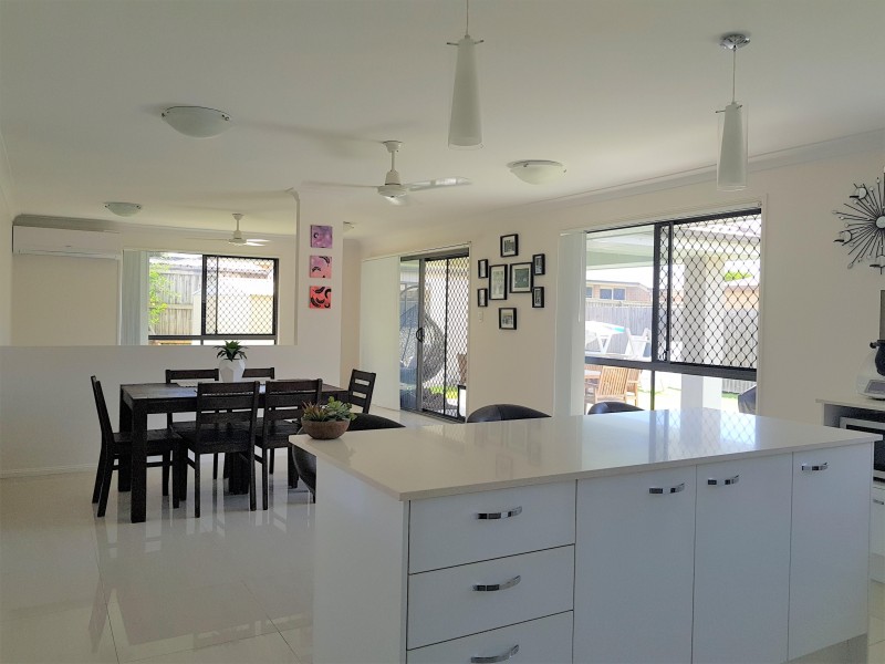 8 Leopard Place, Redland Bay QLD 4165